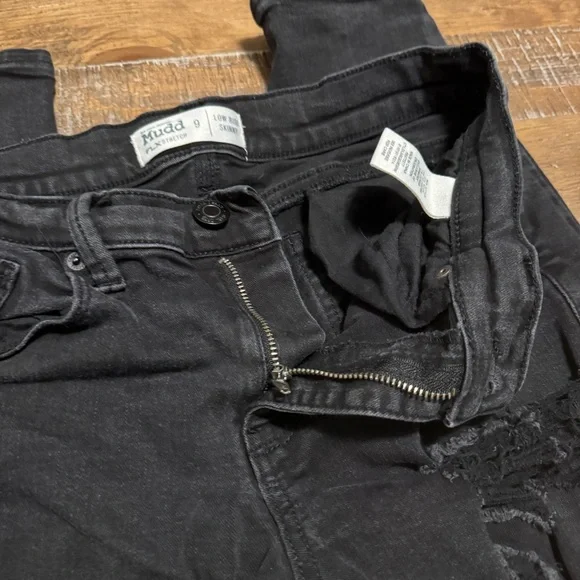 Mudd Women’s Size 9 Low Rise Skinny Black Distressed Jeans FX Stretch - Picture 6 of 14